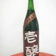 棚田存続再生の蔵、酒屋、ボランティアなどが手を取り酒造り。
香り高いコクのある旨味をお楽しみください。