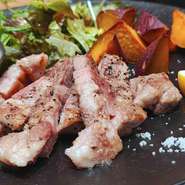 数量限定ランチメニュー
脂の乗った山形豚をさっぱりソースでご賞味ください！
選べるソース、選べる副菜、ご飯、汁物、サラダがついてきます
ご飯・お味噌汁を冷たい蕎麦に変更できます　+300円