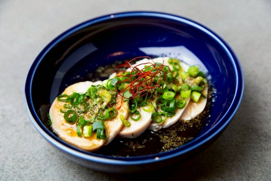 低温調理のしっとり鶏肉に、豊かな風味をプラス『葱油鶏』