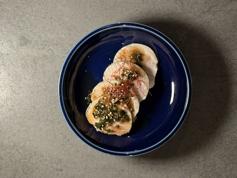 低温調理のしっとり鶏肉に、豊かな風味をプラス『葱油鶏』