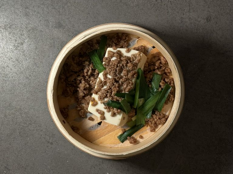 せいろを活かした一品料理『台湾風挽肉のせ温奴』