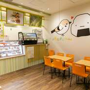 二条駅近くの便利なロケーションで、気取らず楽しむカジュアルデートに最適。ランチからカフェタイムまで利用しやすく、オシャレな雰囲気の中で自然体の時間が過ごせます。
