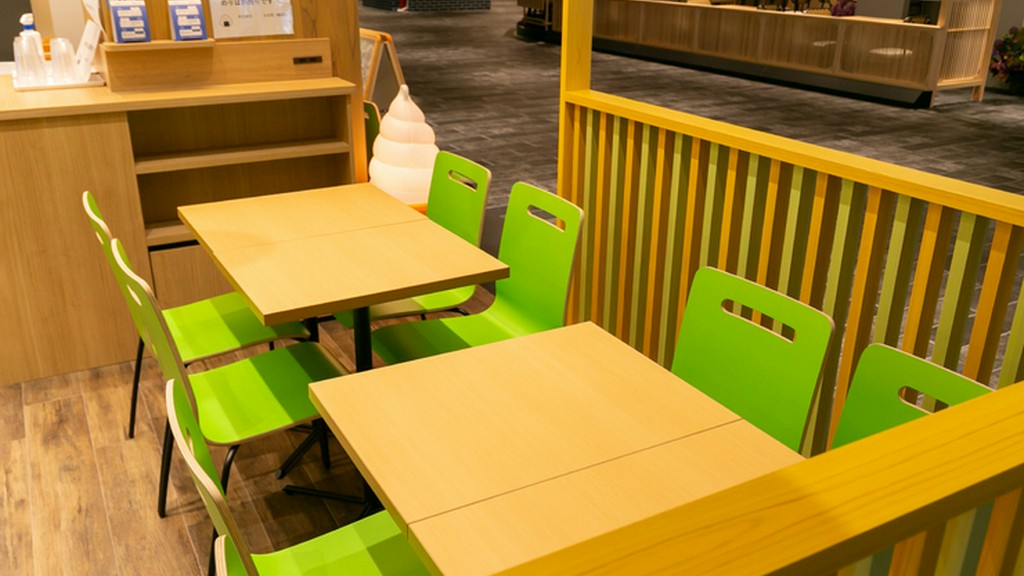 ゆったり流れる時間を楽しむ、心落ち着く店内