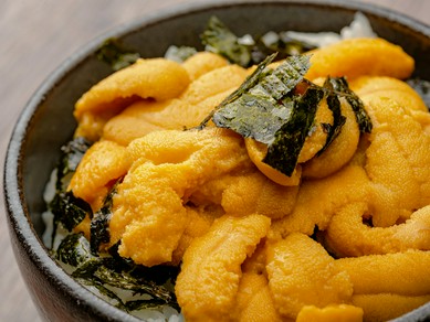 鮮度抜群。毎朝仕入れる旬のうにを楽しむ、うに丼専門店