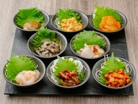 北海道内の水産加工会社より直接仕入れた、海の幸を活かした一品料理も多数。気軽に1品からオーダーできます。