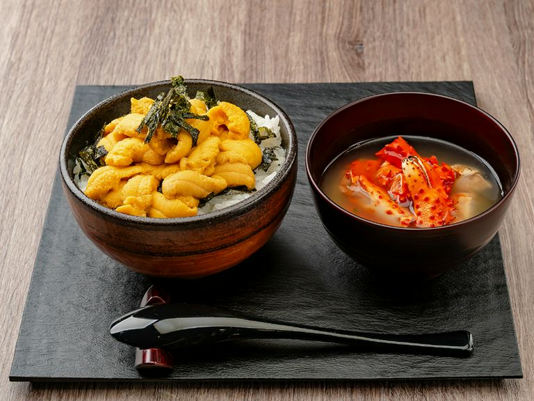 『うに丼』各種、嬉しい蟹汁付