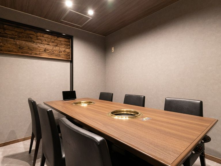 記念日・接待・会食にも利用可。落ち着いた雰囲気の個別空間