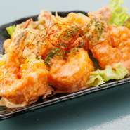 お酒のお供としてオススメな一品料理。ヤミツキになる味わいのマヨネーズソースに、海老特有の心地良い弾力。旨みたっぷりの『エビマヨ』を、5尾分たっぷり楽しめるメニューです。