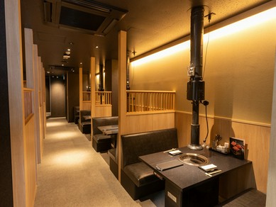 極上の焼肉と洗練されたサービス。上質な雰囲気の店内