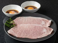 きめ細やかなサシが入った、目にも美しい極上肉をサッと炙って『佐賀牛サーロイン焼きしゃぶ-温玉添え-』