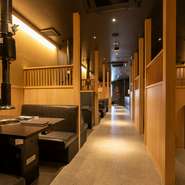 「大切なのは、スムーズかつ丁寧であり、笑顔を忘れないこと」と語る石崎氏。最高級の料理とサービスで、心地良い時間を演出し、心に響く丁寧な“おもてなし”で、笑顔が絶えない店づくりを心がけています。