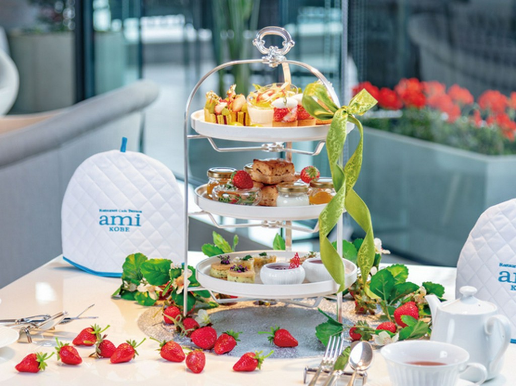 海を眺めながらの優雅なアフタヌーンティーを自然体で楽しめる