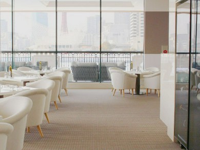 世界のおいしいワインが集い、気軽に楽しめるグラスワインも充実