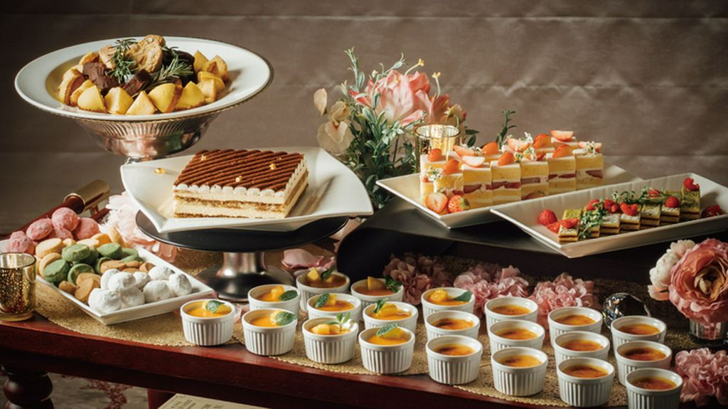 ディナーコースは「ル・パン」特製デザートのワゴンサービス付!