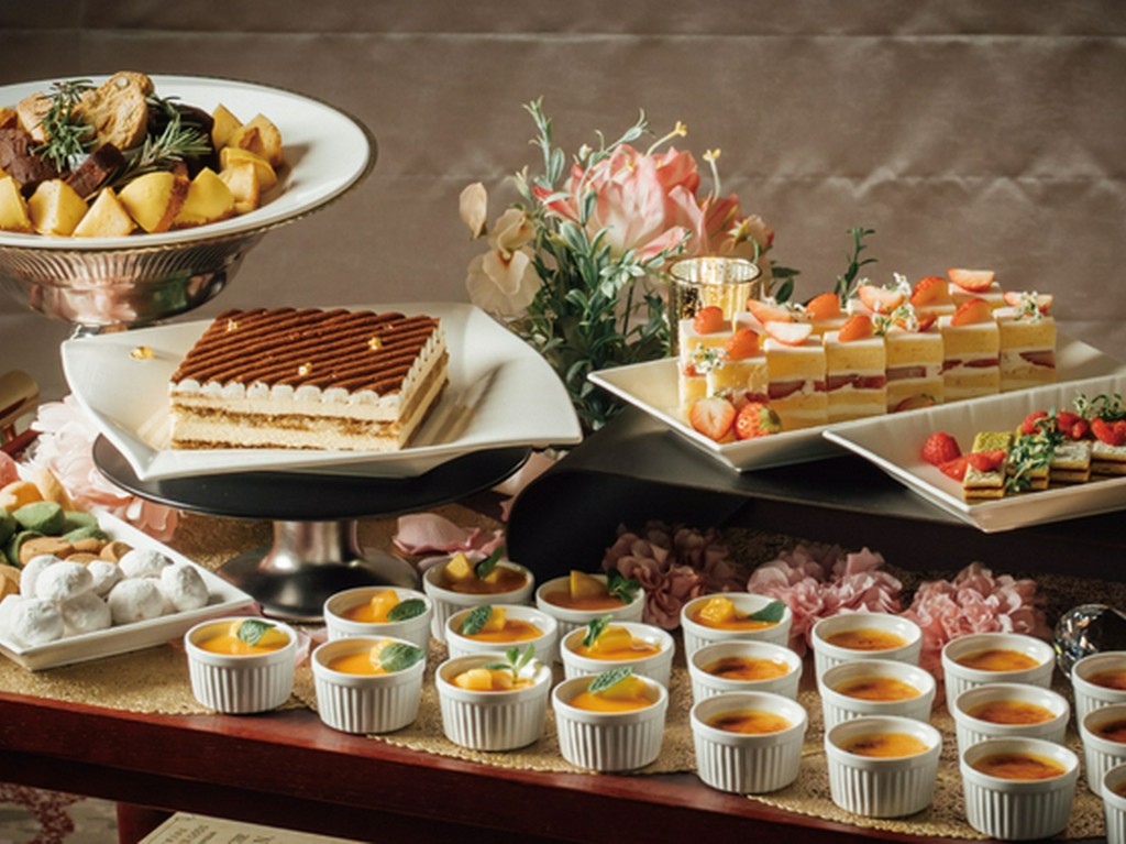 ディナーコースは「ル・パン」特製デザートのワゴンサービス付！