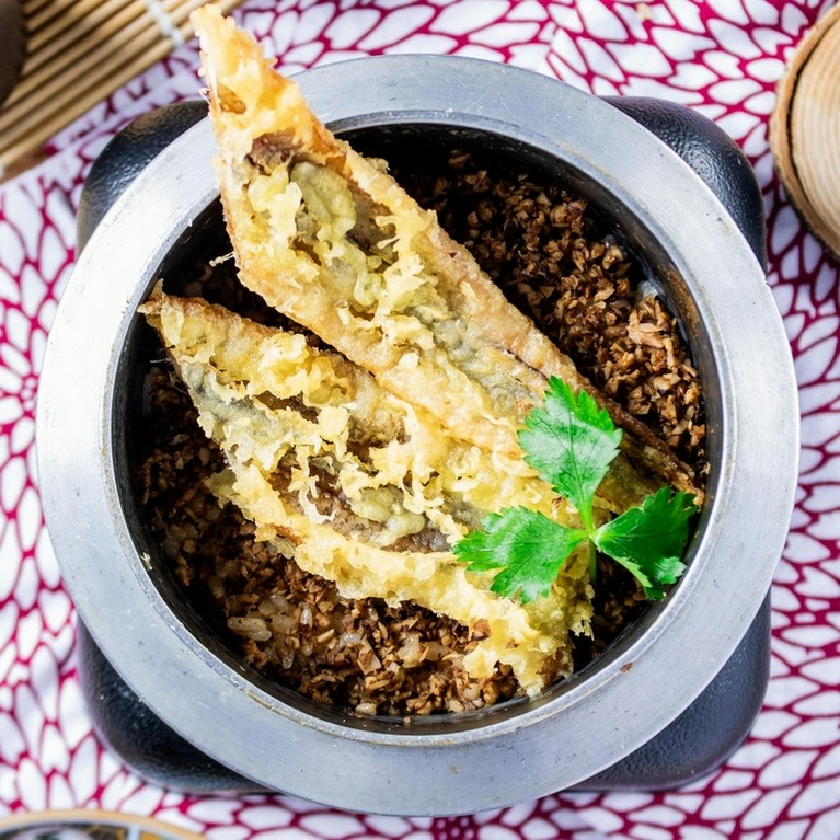 香り牛蒡と煮穴子天ぷらの釜飯