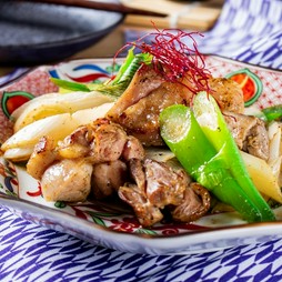 大和太ネギと大和肉鶏の黒七味焼き