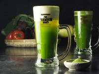 抹茶×ビールが美味しい!こだわりの抹茶を使用した抹茶ビールは是非飲んでみて下さい!あっさりとして飲みやすく女性にも好評です。