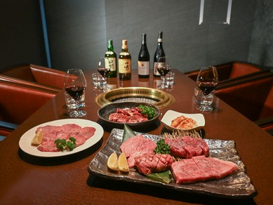 完全個室とホスピタリティ溢れる丁寧な接客で会食・接待に活躍。