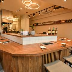会話が弾む空間設計で、肉を焼きながら楽しく仲良くなれる店。