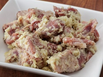 名店の味を正式に継承。食べて実力を実感できる『ニンニクサガリ』