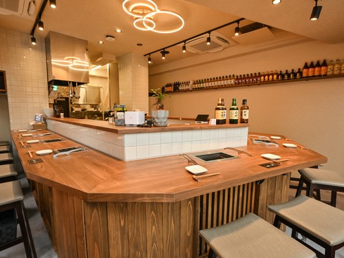 1階はお一人様歓迎のカウンター席