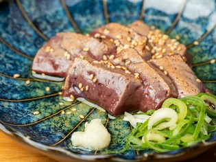 風味豊かな炭焼きに、当日のオススメまで多彩なメニュー