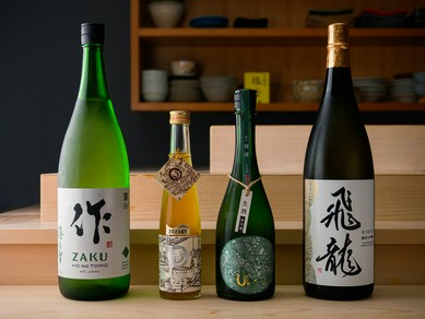 寿司と天ぷらに合う日本各地の旨い地酒を銘柄入れ替えで提供