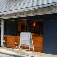 目黒エリアでの少人数の女子会にも人気上昇中。一軒で本格江戸前寿司＆天ぷらを堪能でき、食材・料理ともハイクオリティでありつつ、抑えた価格を貫くのも大きな魅力。気構えなしでくつろげる雰囲気も評判です。