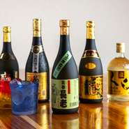 オリオンビールから泡盛まで。沖縄らしさを感じられるドリンクも幅広いバリエーションを用意。地元で人気の酒は、沖縄料理との相性も抜群です。