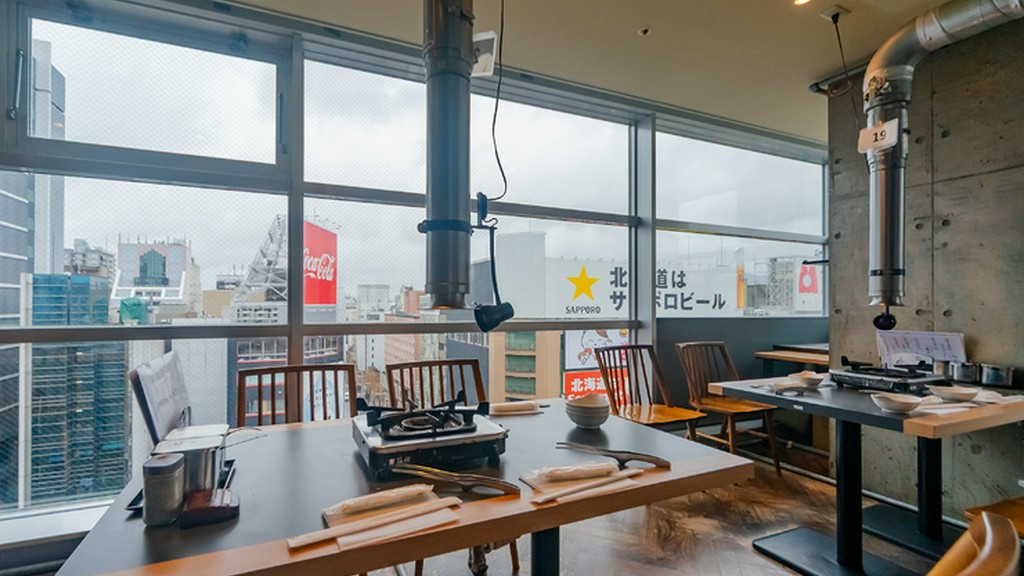 すすきのの"ゆうひ"と夜景を一望出来るロケーション