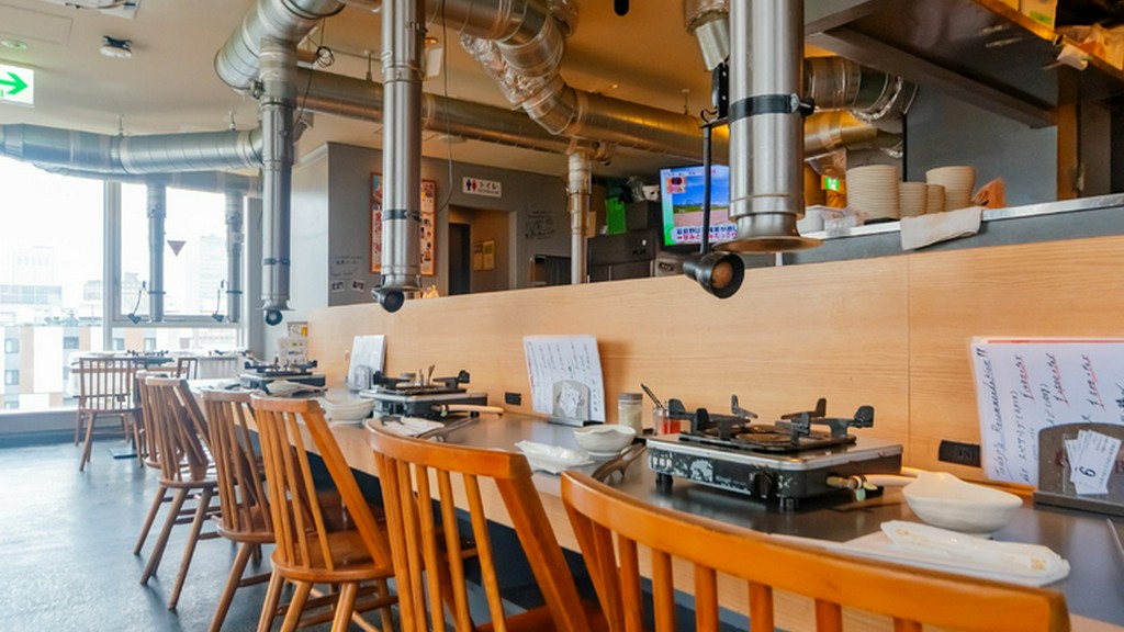 オープンキッチンのカウンター席は、お一人様も大歓迎