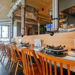 オープンキッチンのカウンター席は、お一人様も大歓迎