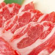 熟成を施し、旨みを引き出したラムロースは人気ナンバーワンを誇る逸品。食感も柔らかく食べやすい味わいのため、ジンギスカン初体験の方にもオススメです。