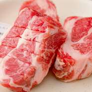 店舗熟成させたラム肉を、贅沢な厚切りカットで提供。しっかりと厚みがありながらも、食感は柔らか。味にも肉質にもこだわる【ゆうひ】だからこそ、提供できる逸品です。