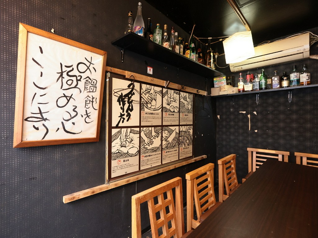 一見さんも安心。気取らないアットホームな雰囲気の店内