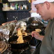 自家菜園で育てた野菜は、どれも新鮮で風味豊か。全て無農薬で、野菜そのものの味わいが楽しめます。また、信頼のおける鮮魚店から仕入れる魚介類は、“ありのまま”を大切に天然、無添加にこだわった海の幸です。