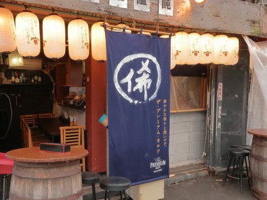 二人の会話も自然と弾む、カジュアルな雰囲気が魅力