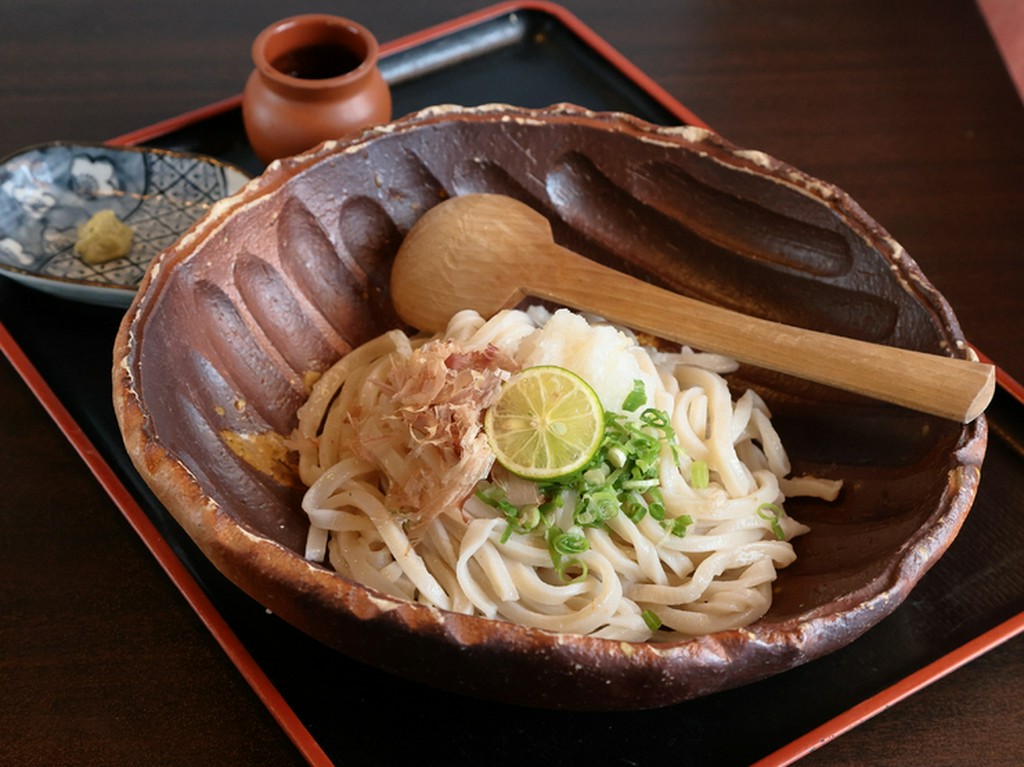 長年継ぎ足したオリジナル醤油で愉しむ『うどんの刺身』