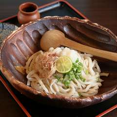 長年継ぎ足したオリジナル醤油で愉しむ『うどんの刺身』