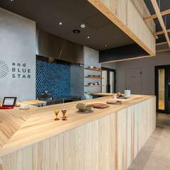 備前焼の作家モノの皿など、温かみのある器や小物にも心和む