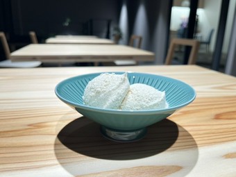 ミルクの優しい味わいにうっとり『自家製アイスクリーム』