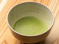 京都宇治産の抹茶を使い、丁寧に点てて提供