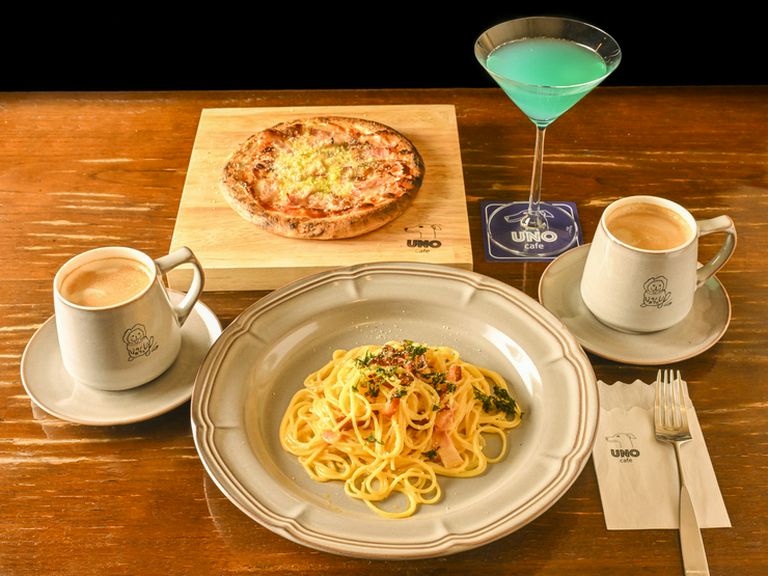 お食事もお酒も昼夜問わず楽しめる、オシャレなカフェ&バー