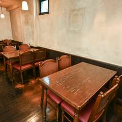 友人・恋人との一休みにも最適なテーブル席