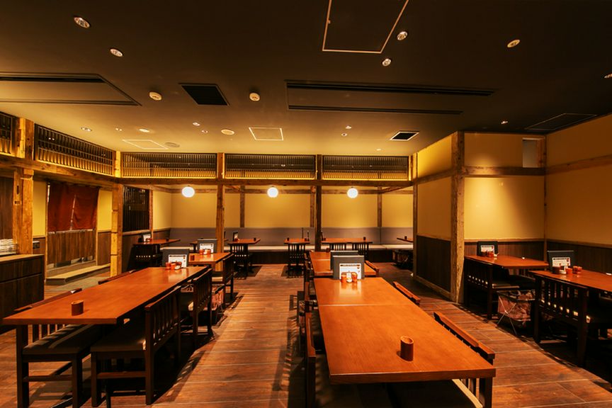 落ち着いた雰囲気の店内