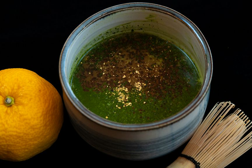 抹茶の深い旨みとゆずの爽やかさが優しく調和する『ゆず抹茶ラテ』