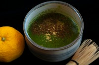 抹茶の深い旨みとゆずの爽やかさが優しく調和する『ゆず抹茶ラテ』
