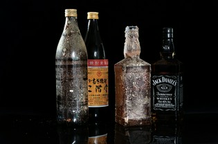 熱海の水深20mの海底で、1年間をゆっくり過ごした『海底熟成酒』