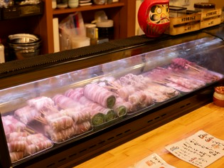 素材重視のシンプルな豚串から、巻き串まで個性豊かなメニュー